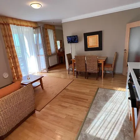 Luxus Golf Apartment Buk